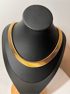Vintage PARK LANE Gold Collar Necklace - Statement. 16”